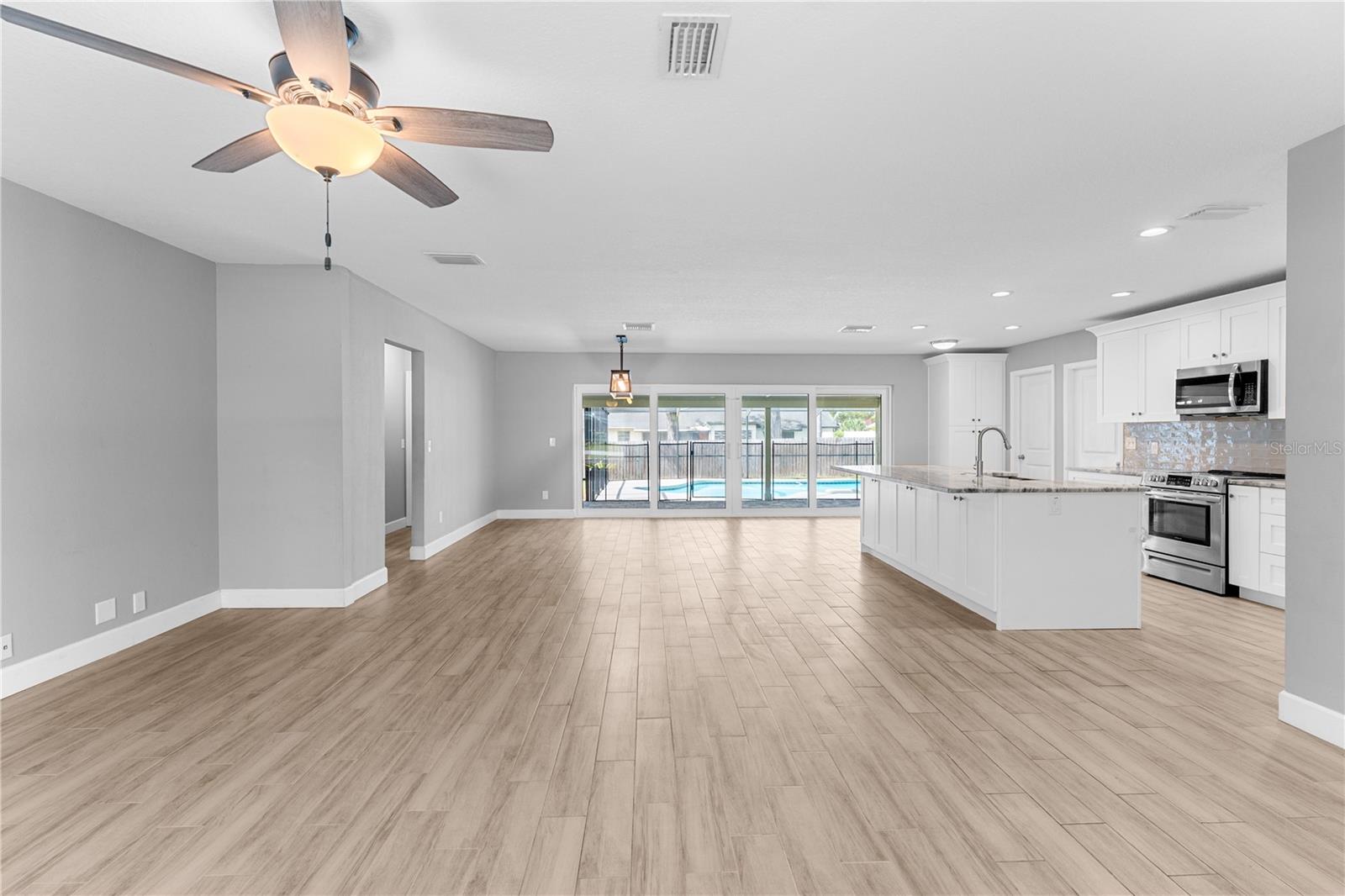 Listing photo id 4 for 10700 62nd Street