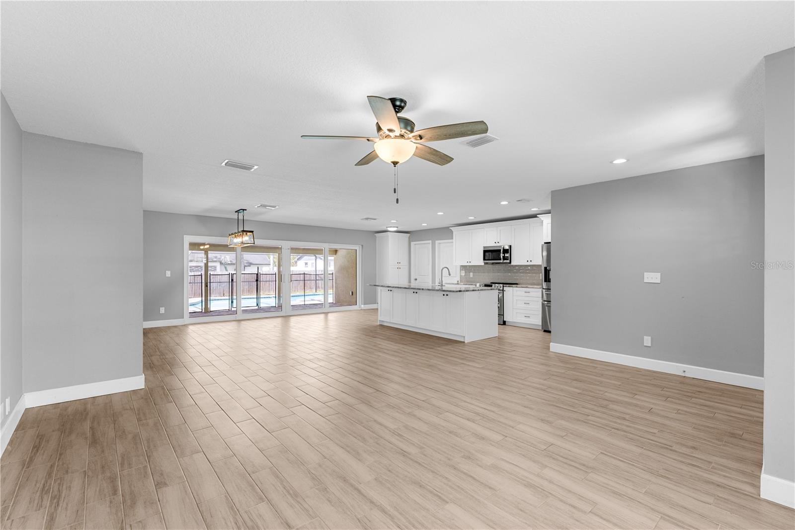 Listing photo id 5 for 10700 62nd Street