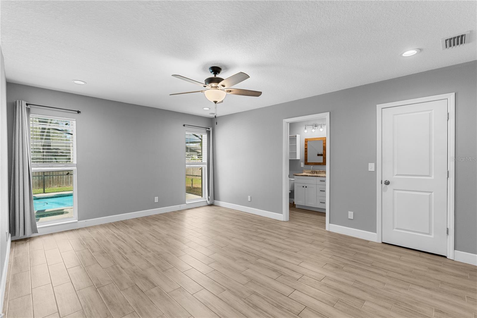 Listing photo id 7 for 10700 62nd Street