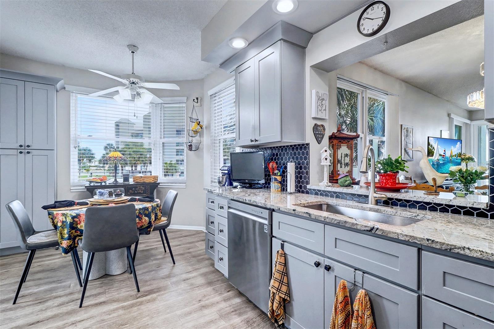 Image 10 of 37 For 8021 Sailboat Key Boulevard S 101