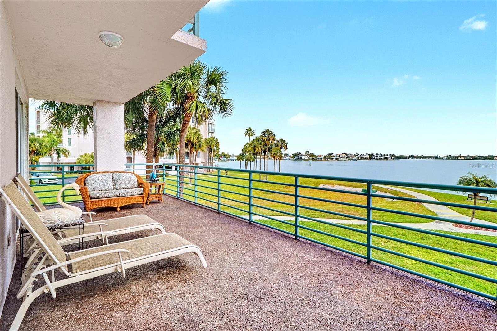 Image 15 of 37 For 8021 Sailboat Key Boulevard S 101