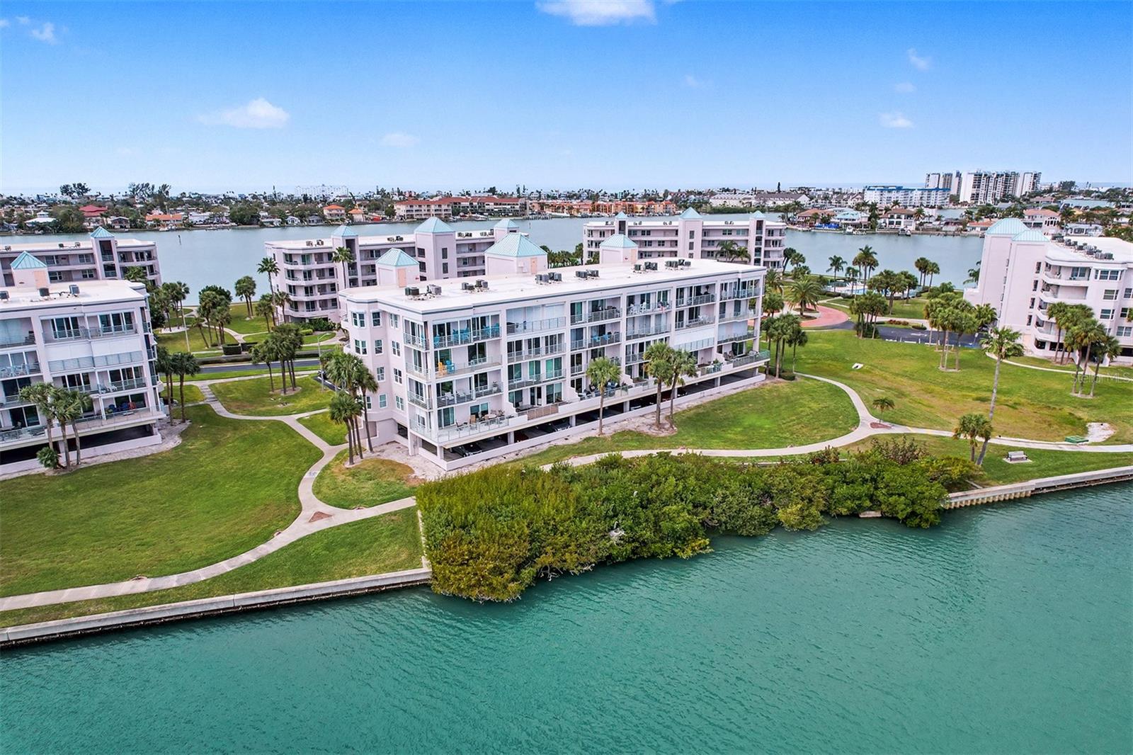 Image 35 of 37 For 8021 Sailboat Key Boulevard S 101