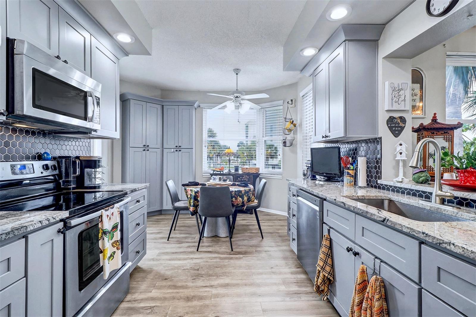 Image 9 of 37 For 8021 Sailboat Key Boulevard S 101