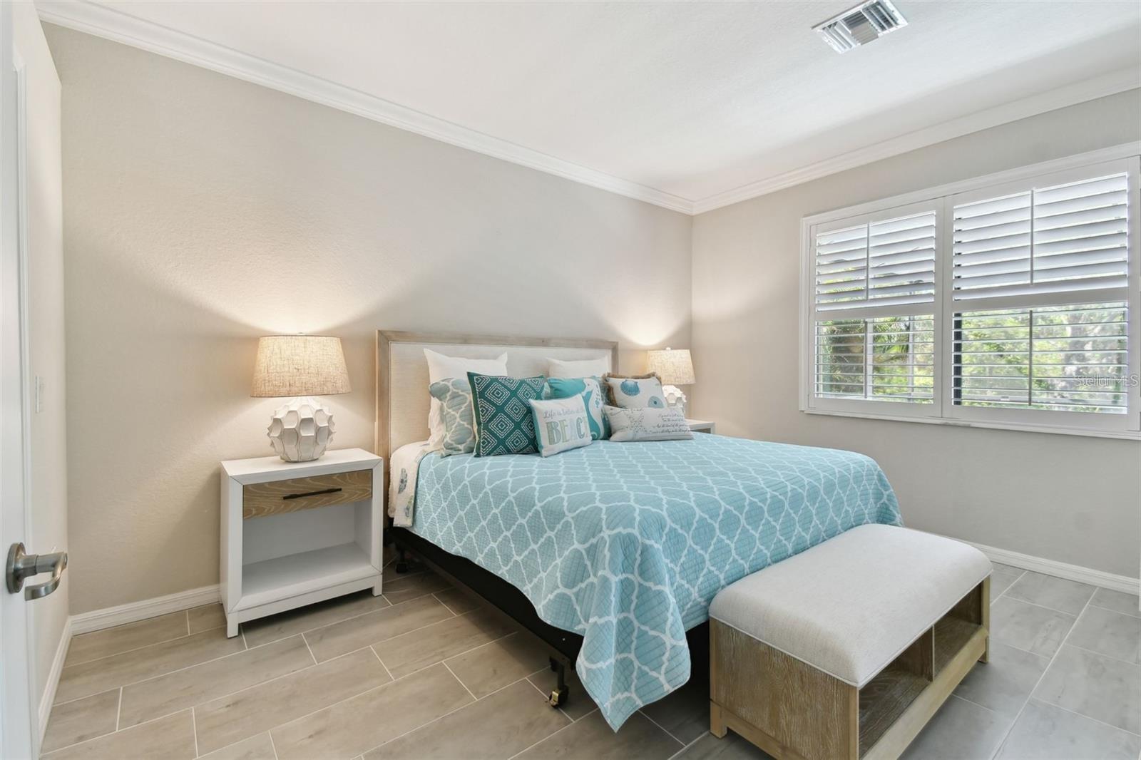 Image 15 of 47 For 12379 Amica Loop