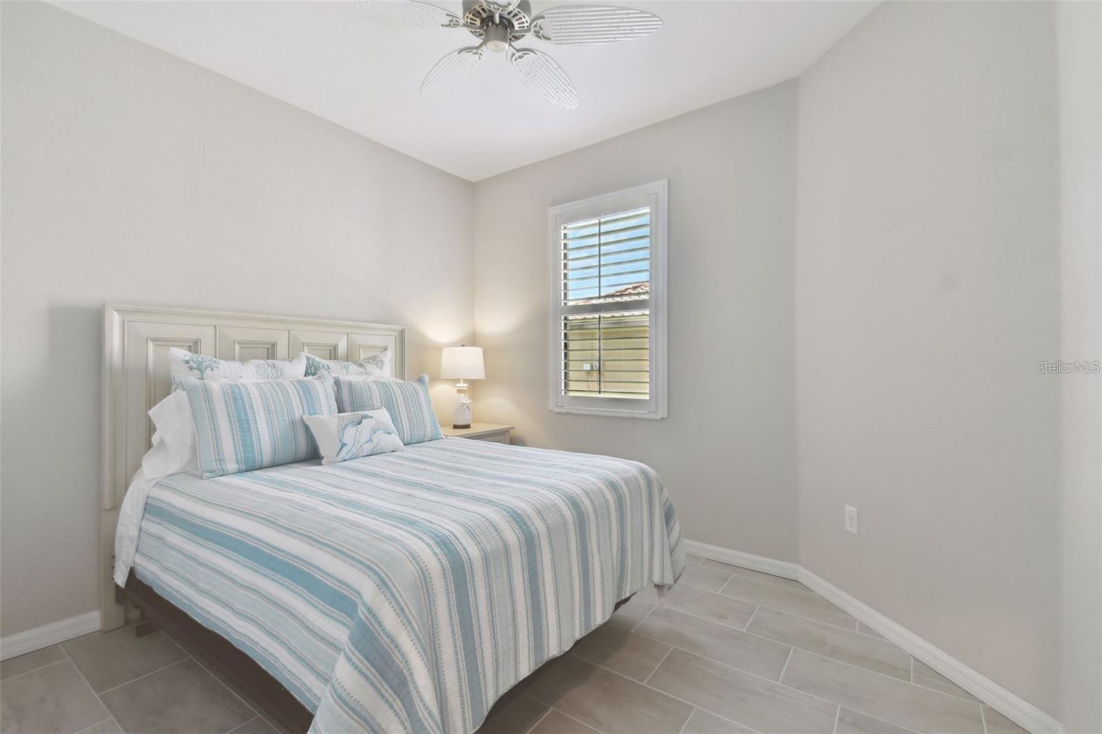 Image 19 of 47 For 12379 Amica Loop