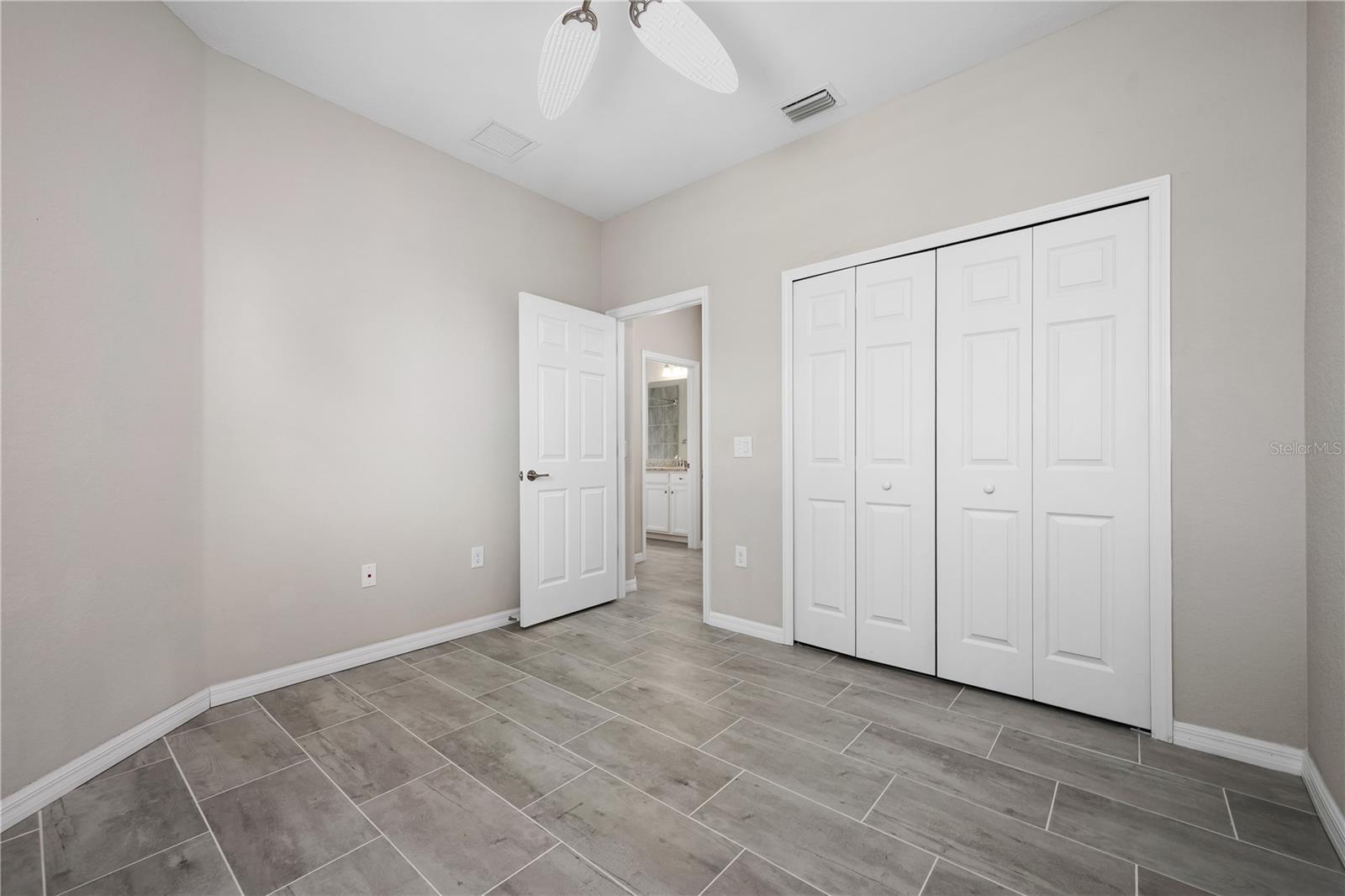 Image 20 of 47 For 12379 Amica Loop