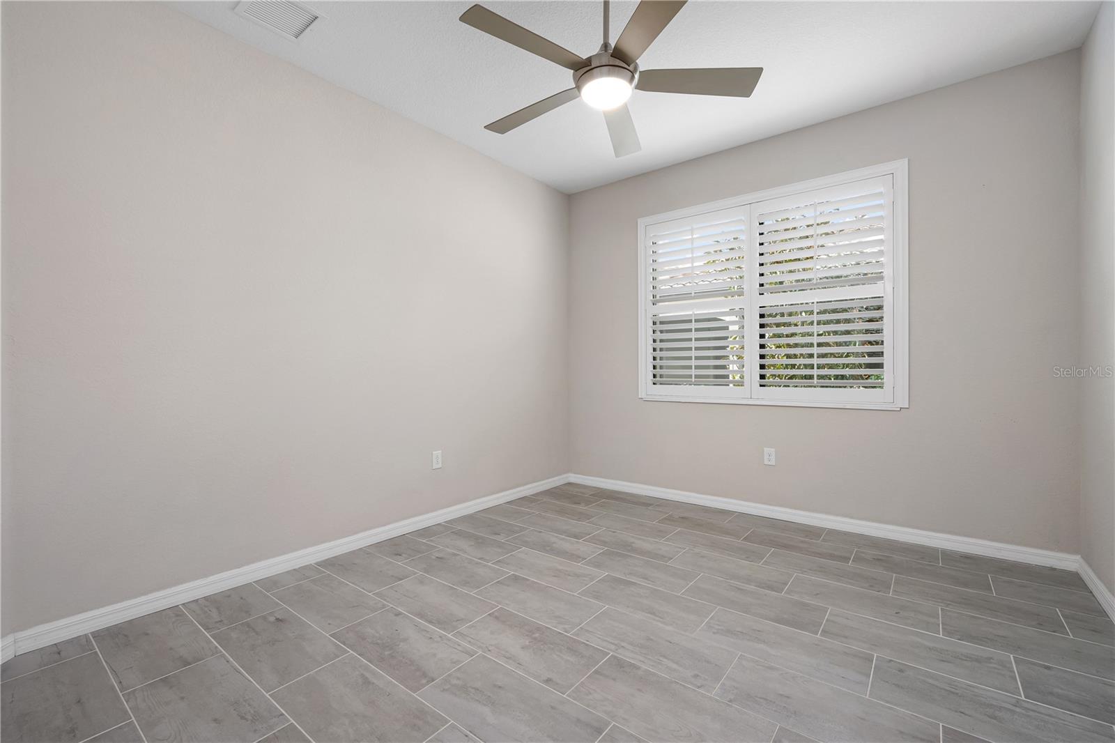 Image 23 of 47 For 12379 Amica Loop