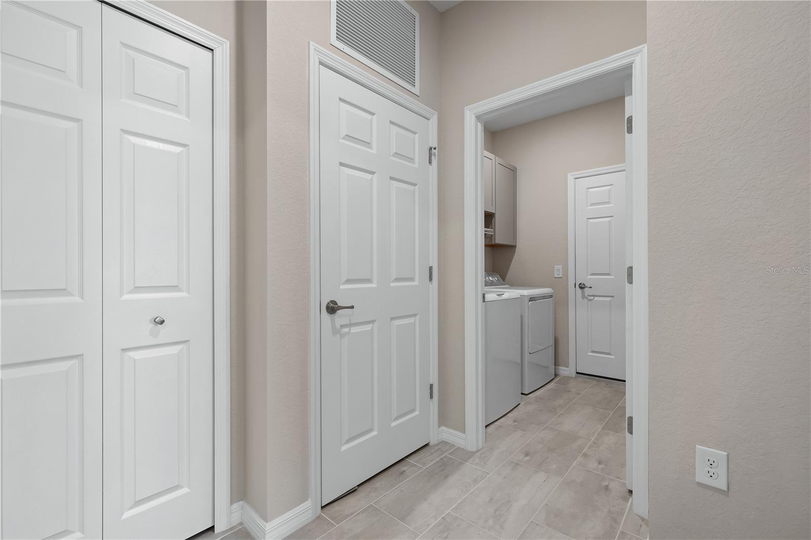 Image 24 of 47 For 12379 Amica Loop