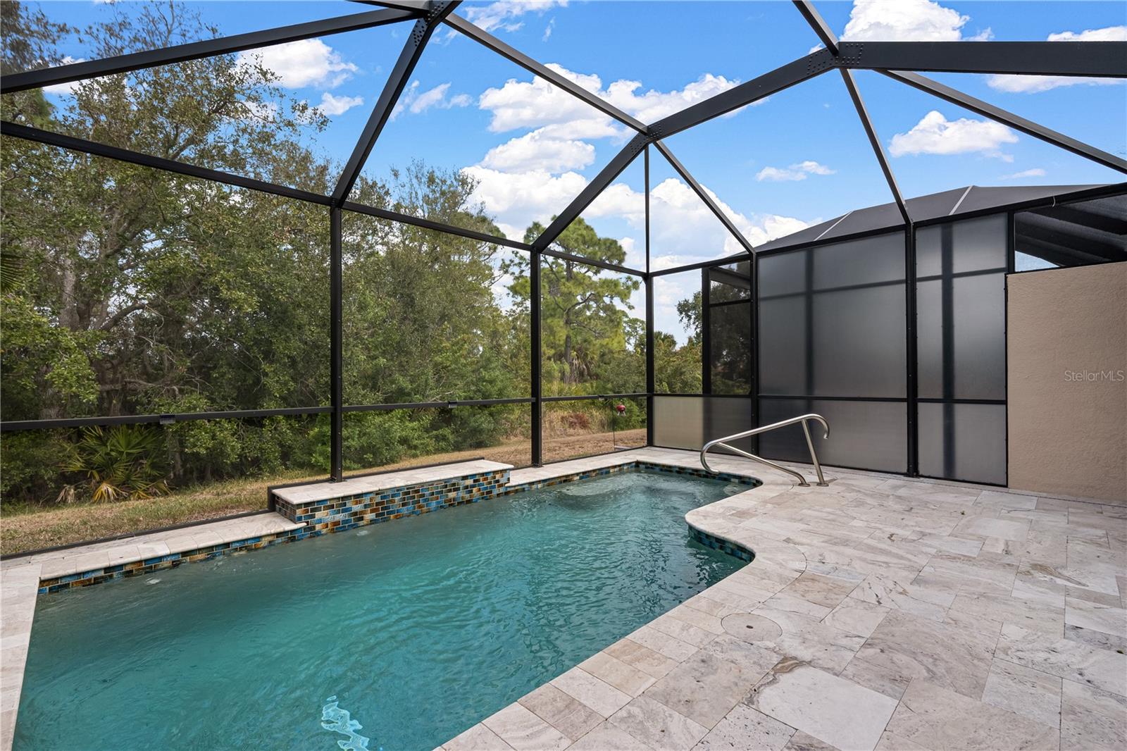 Image 28 of 47 For 12379 Amica Loop