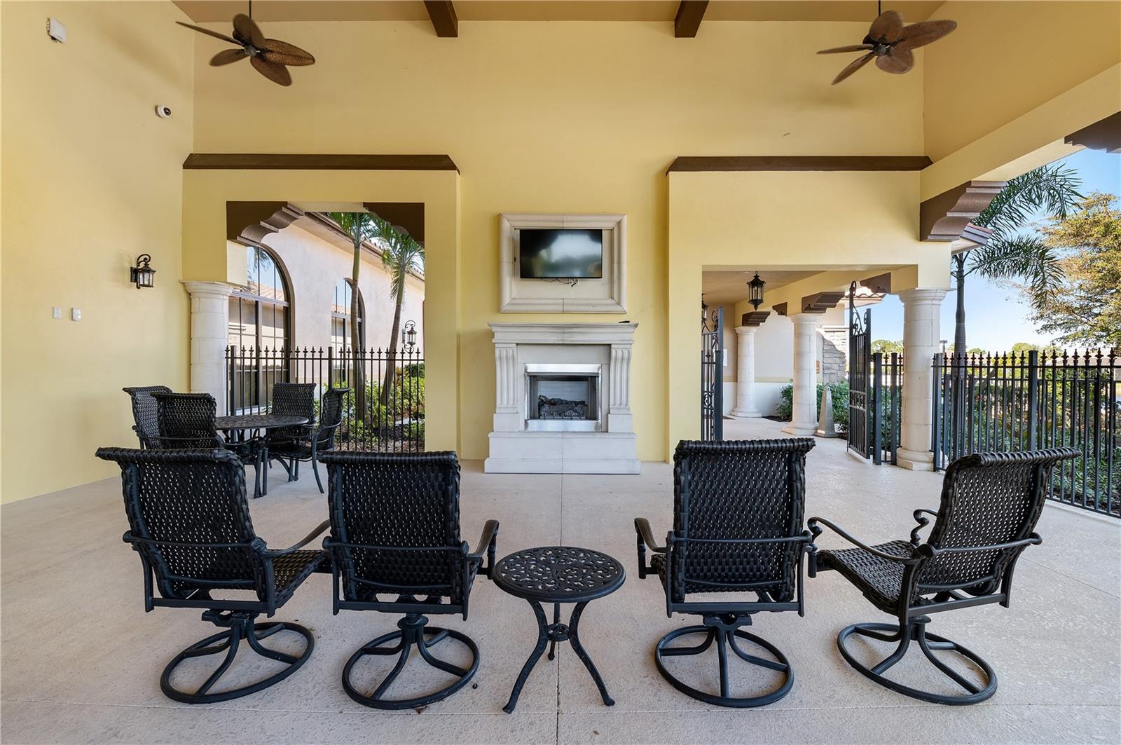 Image 41 of 47 For 12379 Amica Loop