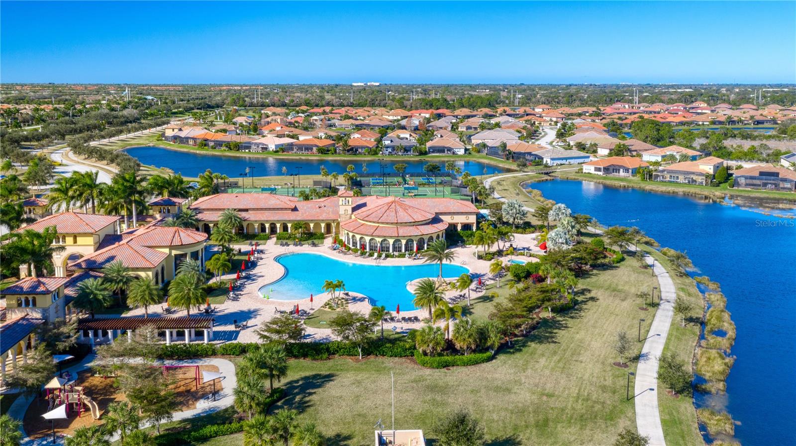 Image 45 of 47 For 12379 Amica Loop