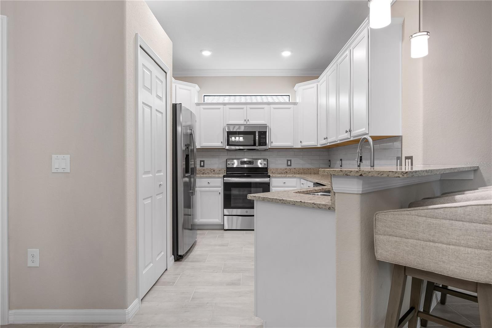 Image 7 of 47 For 12379 Amica Loop