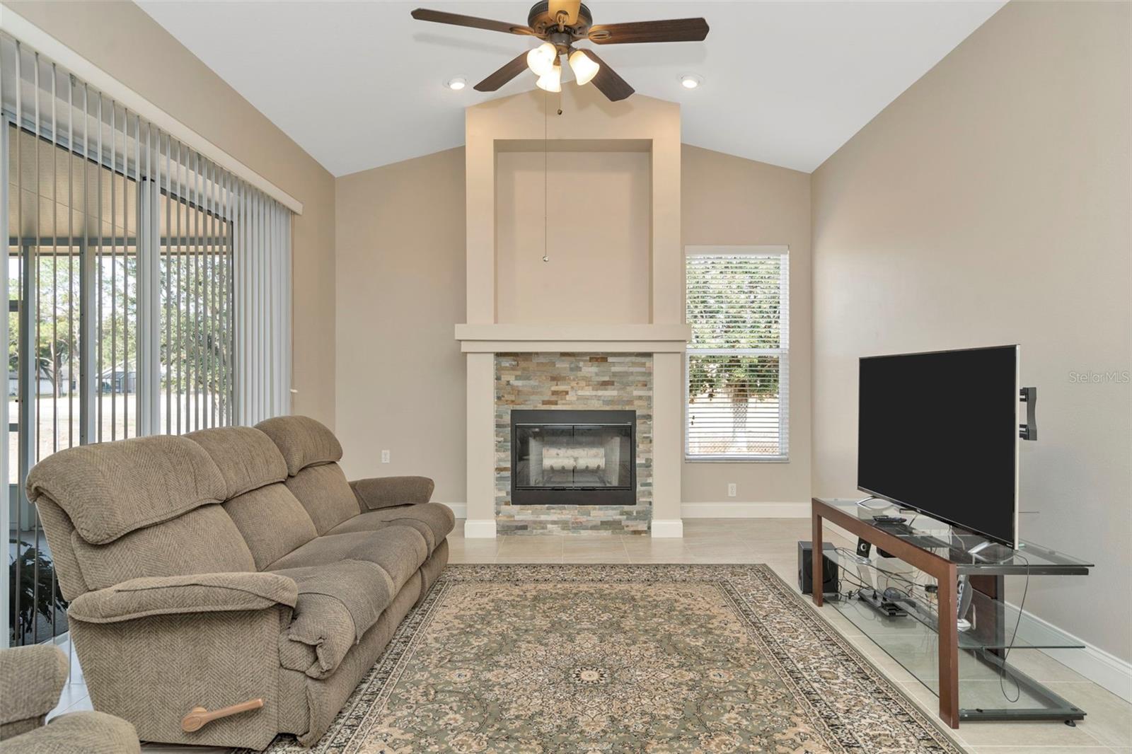 Image 19 of 35 For 18810 Forest Glen Court