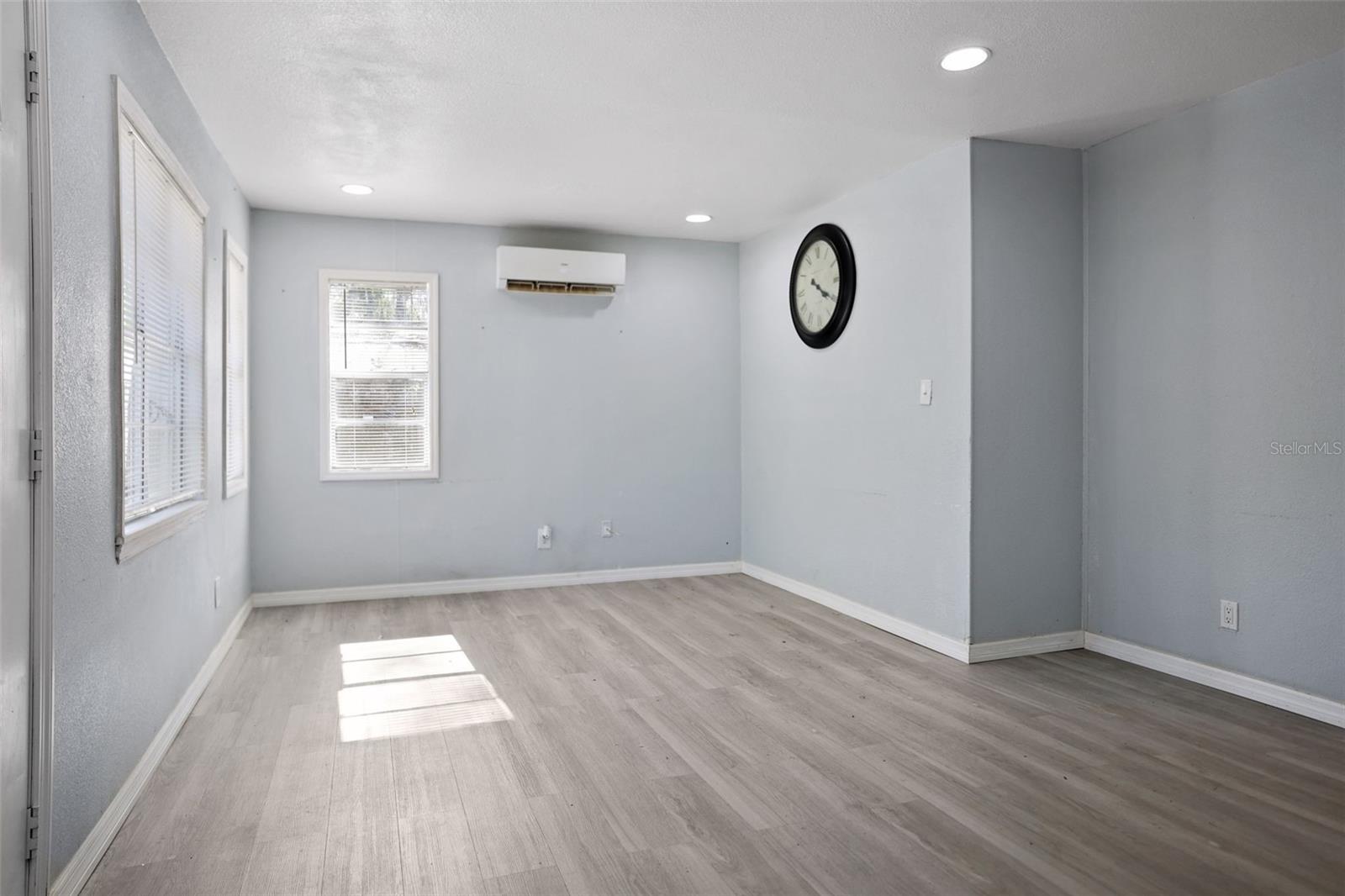 Image 3 of 21 For 524 6th Avenue Ne