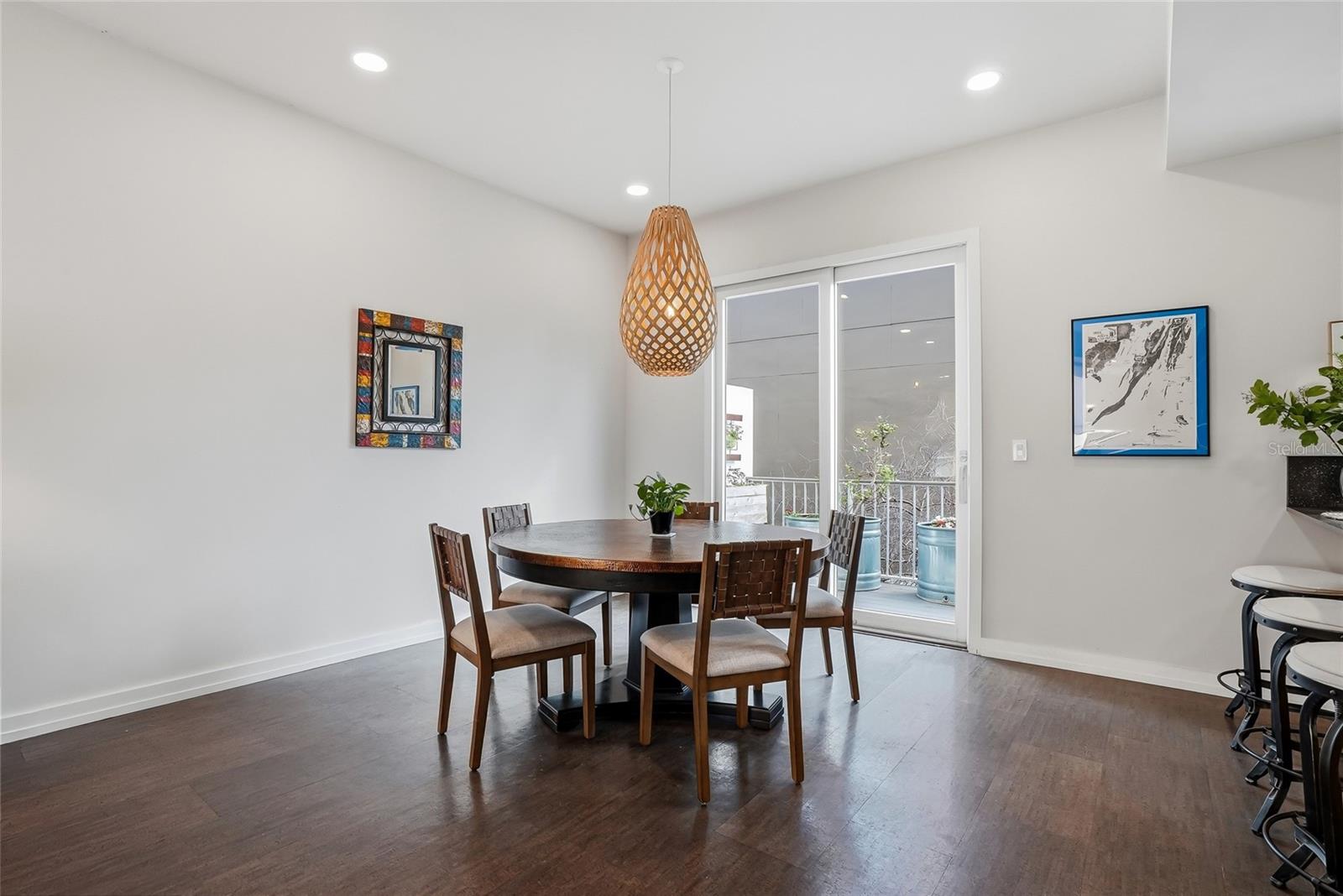 Image 12 of 38 For 106 Fareham Place N