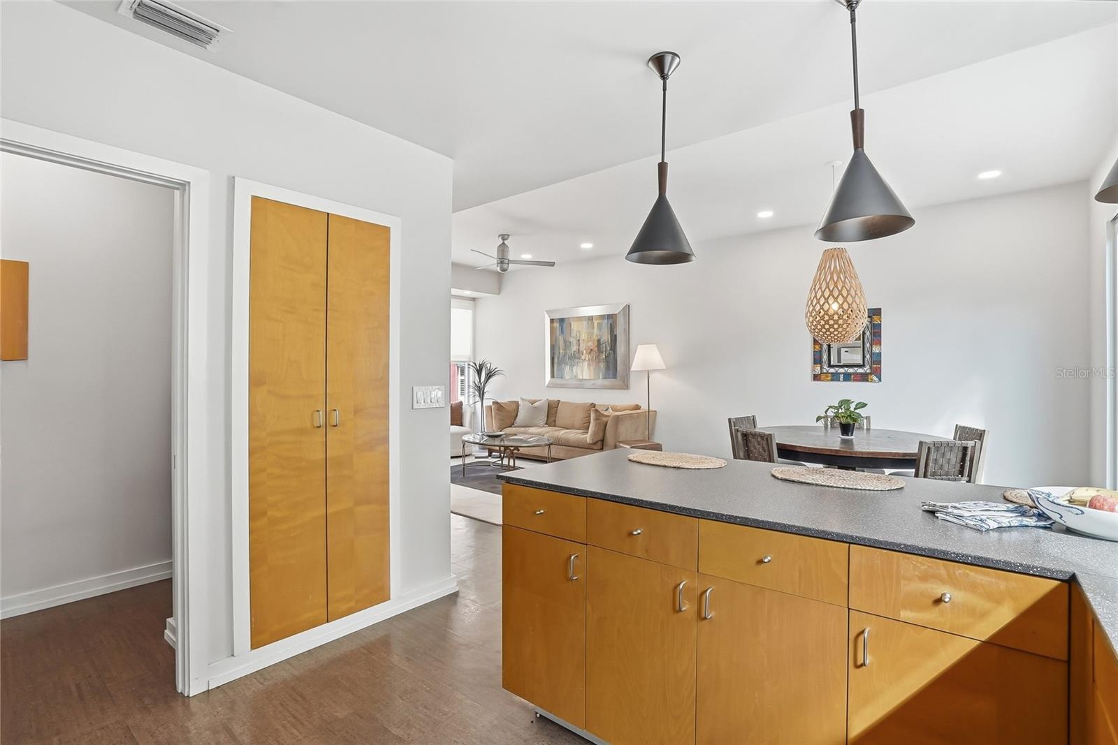 Image 13 of 38 For 106 Fareham Place N