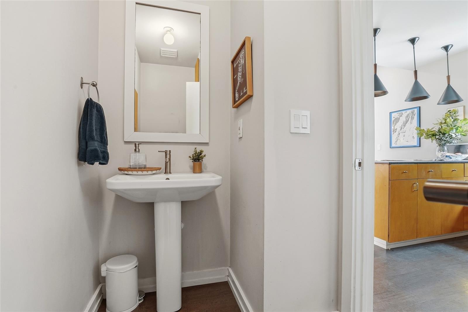 Image 15 of 38 For 106 Fareham Place N