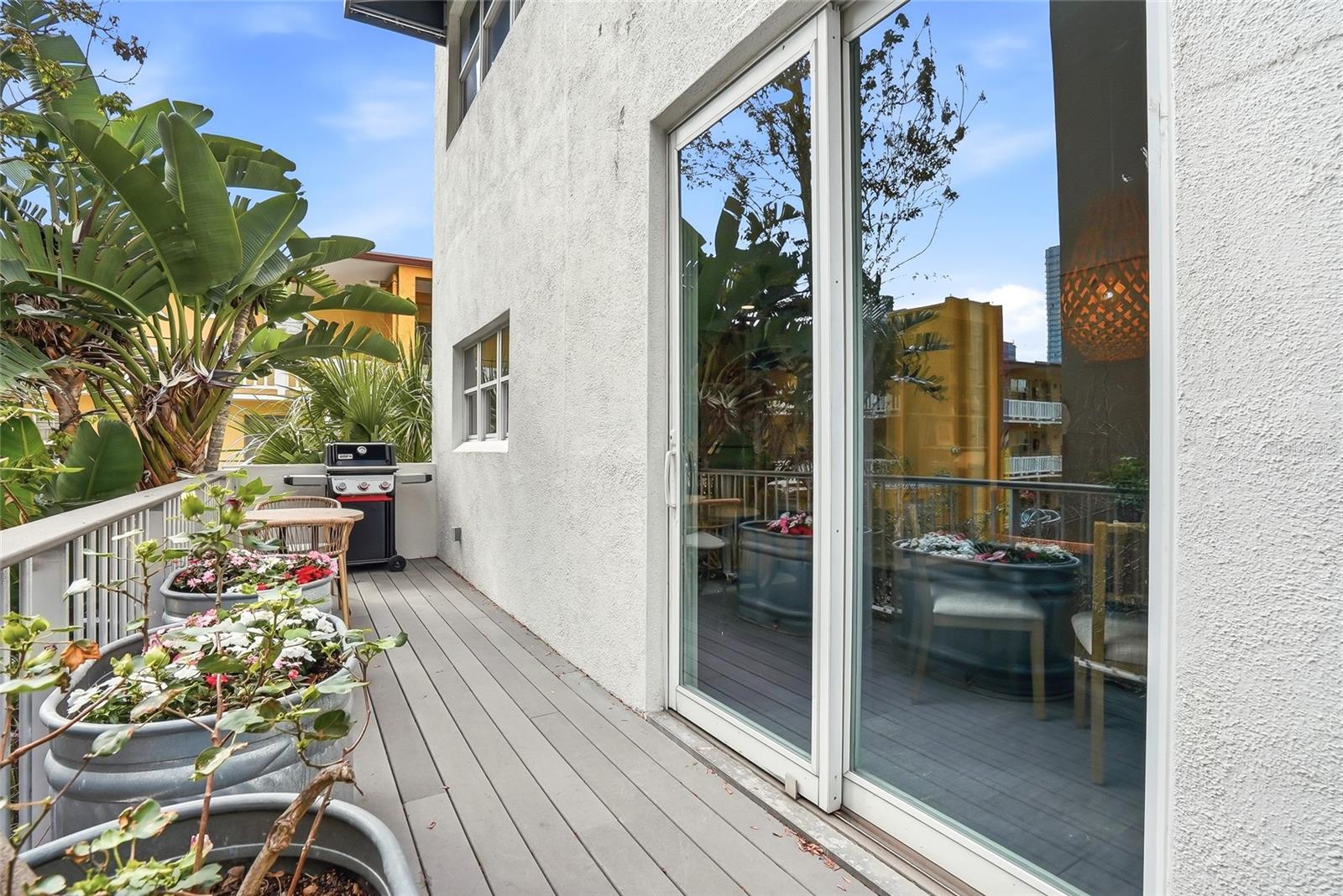 Image 16 of 38 For 106 Fareham Place N