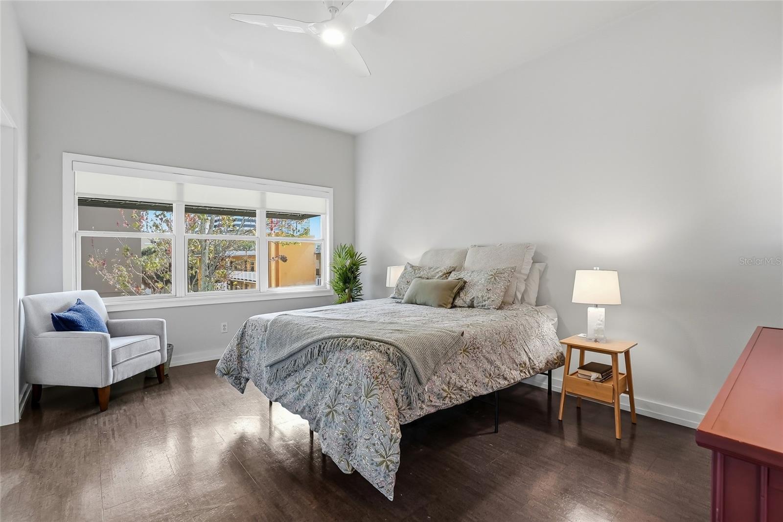 Image 19 of 38 For 106 Fareham Place N