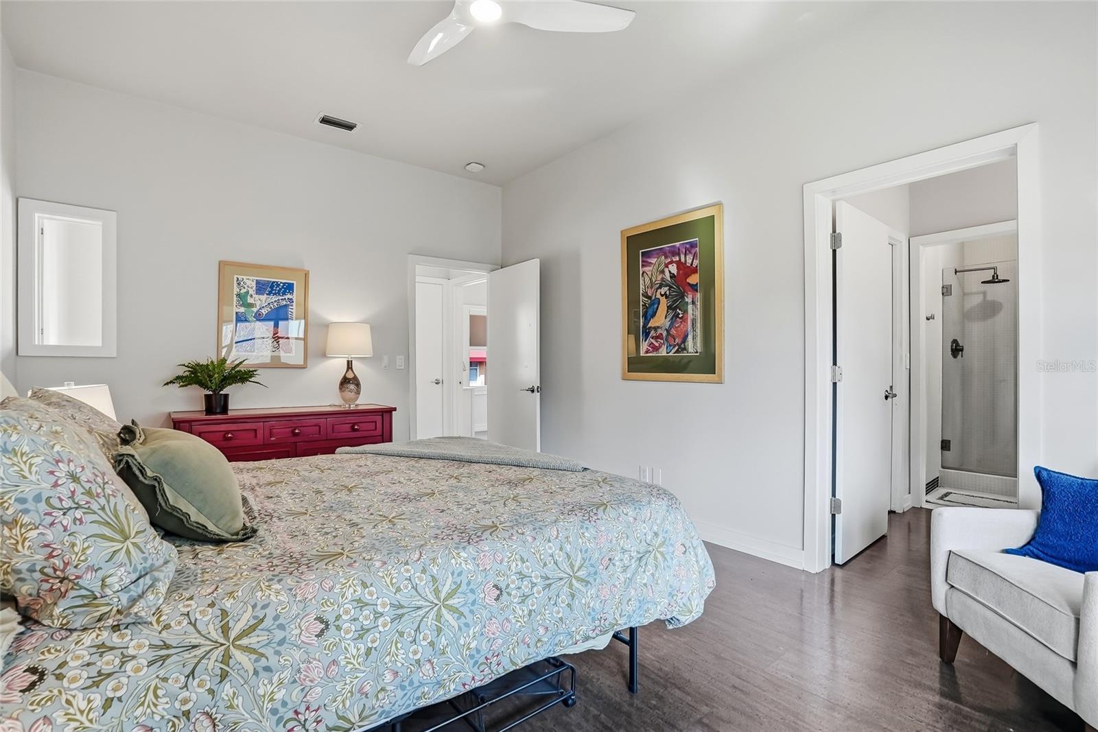 Image 20 of 38 For 106 Fareham Place N