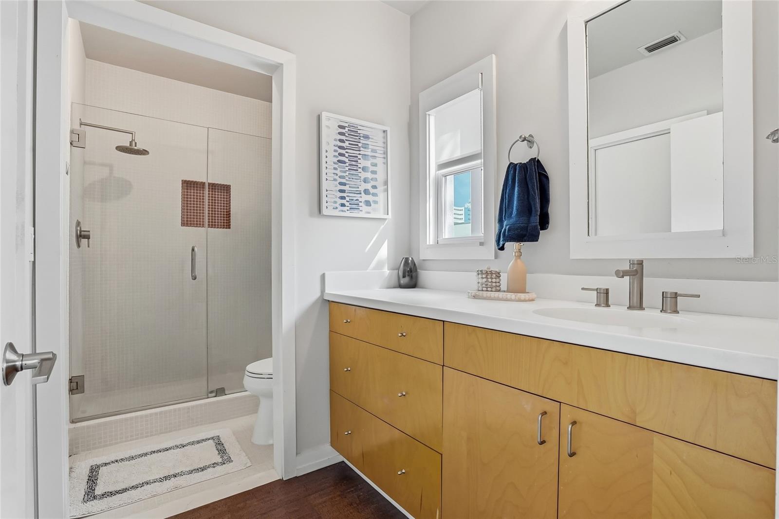 Image 22 of 38 For 106 Fareham Place N