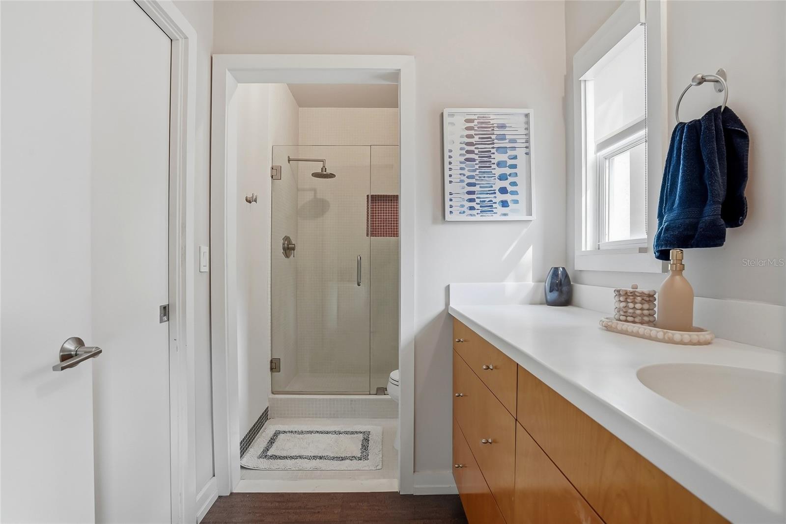 Image 23 of 38 For 106 Fareham Place N