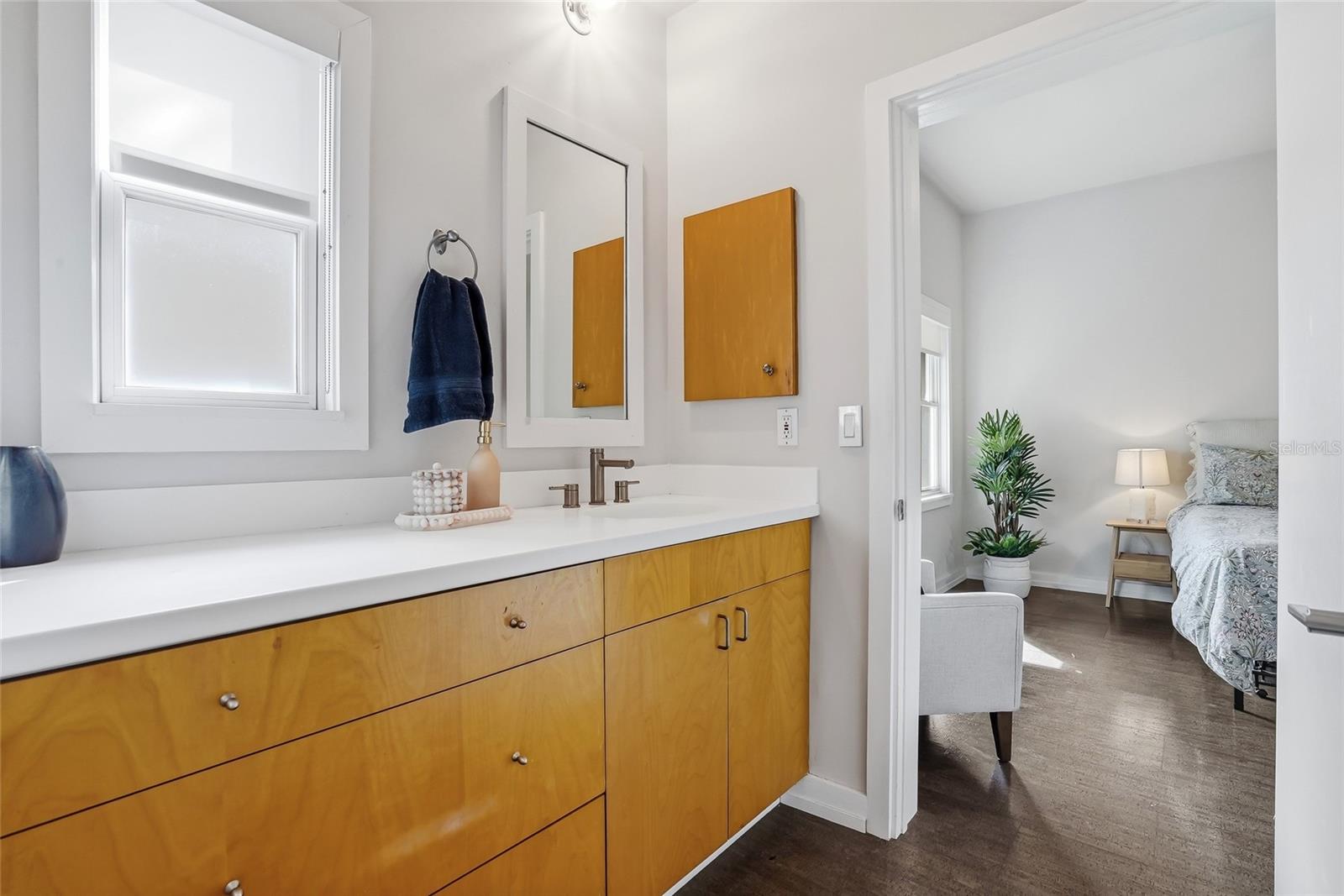 Image 24 of 38 For 106 Fareham Place N