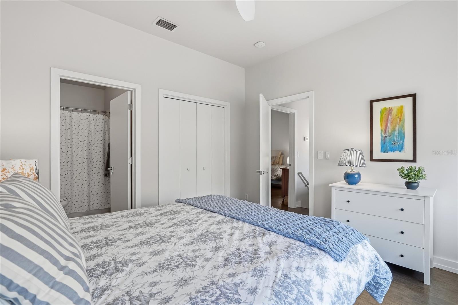 Image 27 of 38 For 106 Fareham Place N