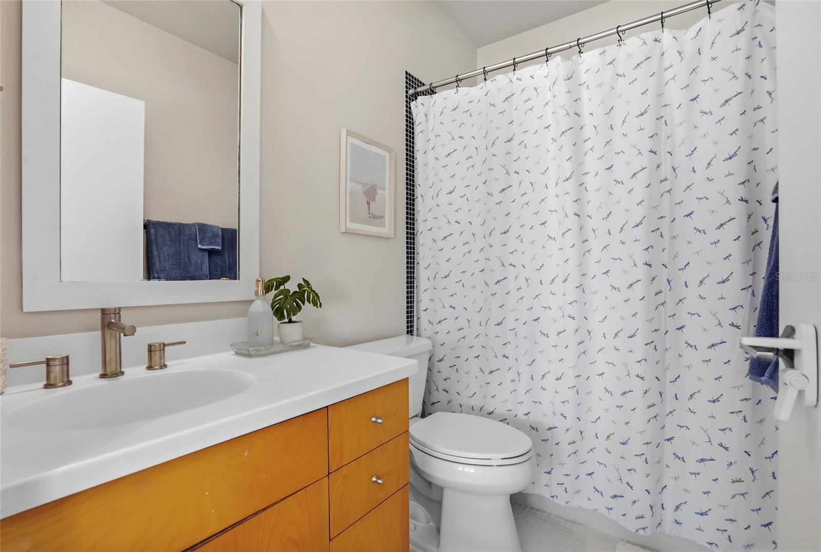 Image 28 of 38 For 106 Fareham Place N