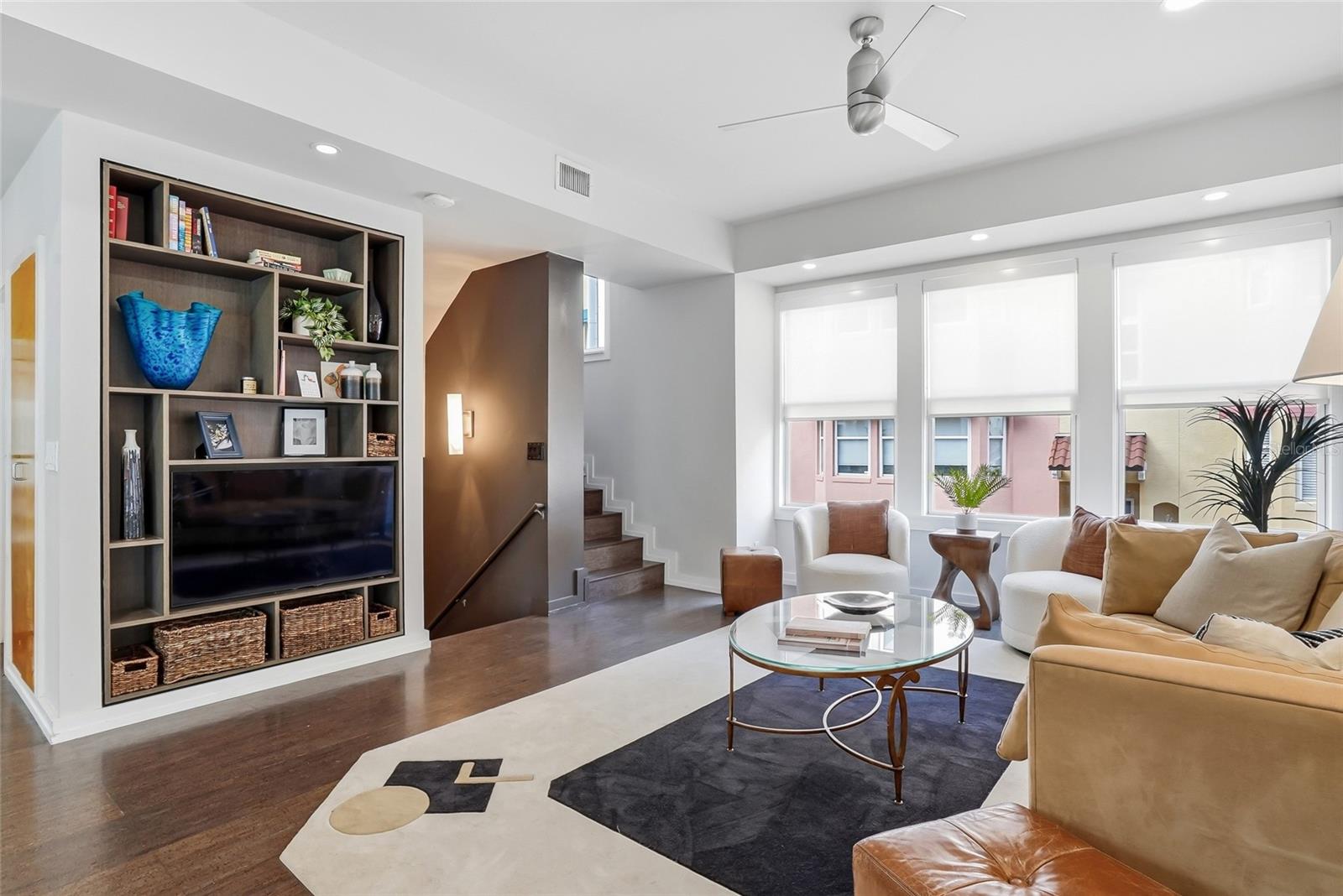 Image 30 of 38 For 106 Fareham Place N