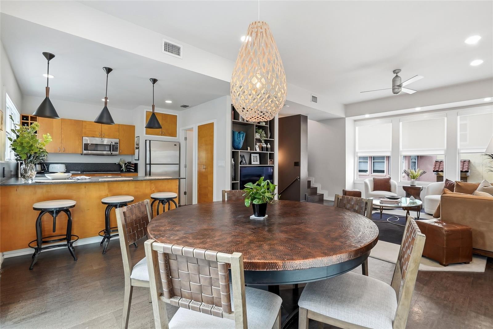 Image 7 of 38 For 106 Fareham Place N