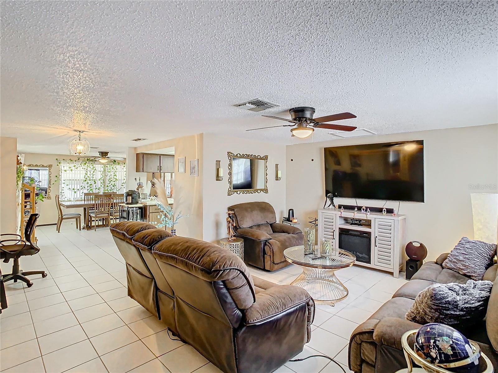 Image 18 of 54 For 5930 Della Drive