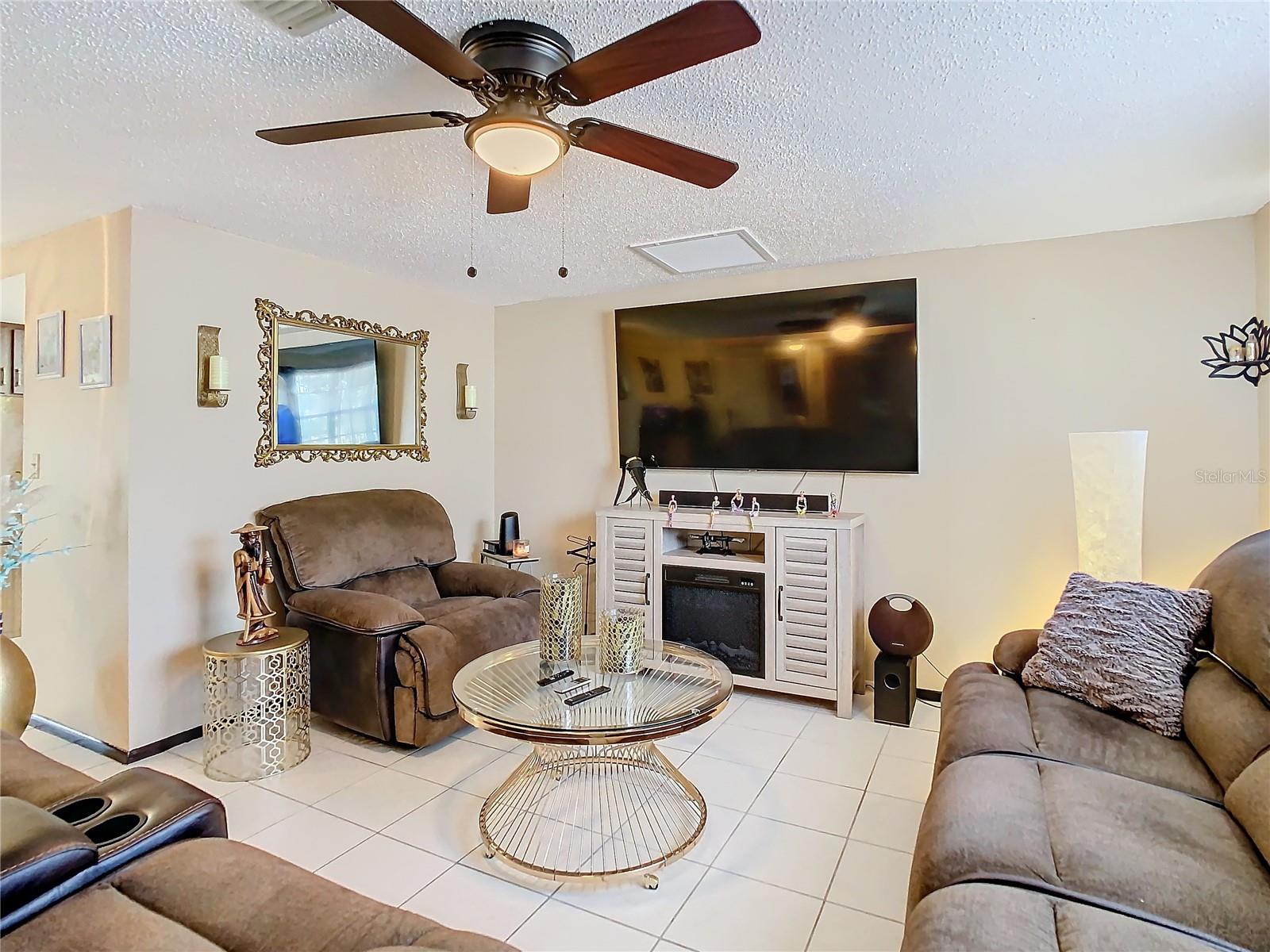 Image 21 of 54 For 5930 Della Drive