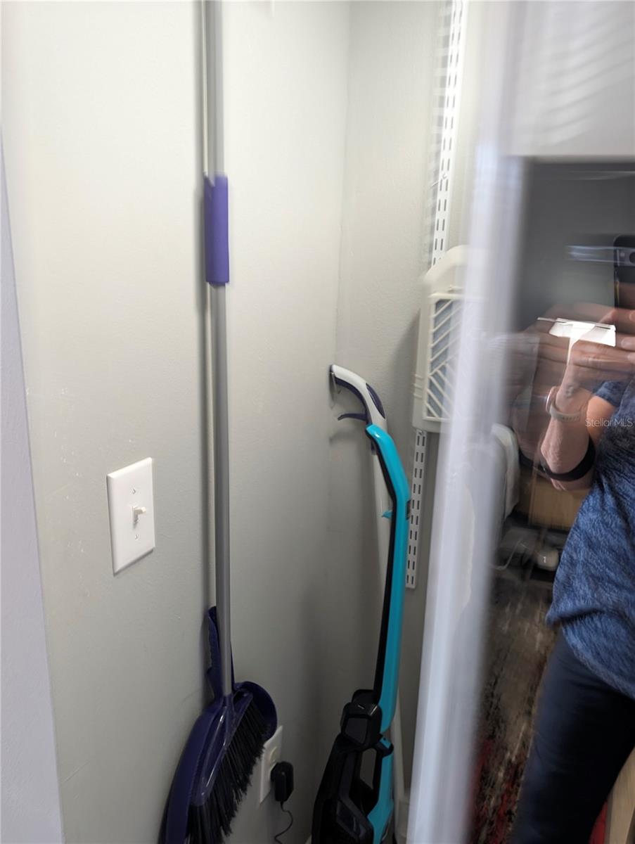 Listing photo id 8 for 1955 Abrico Drive 4