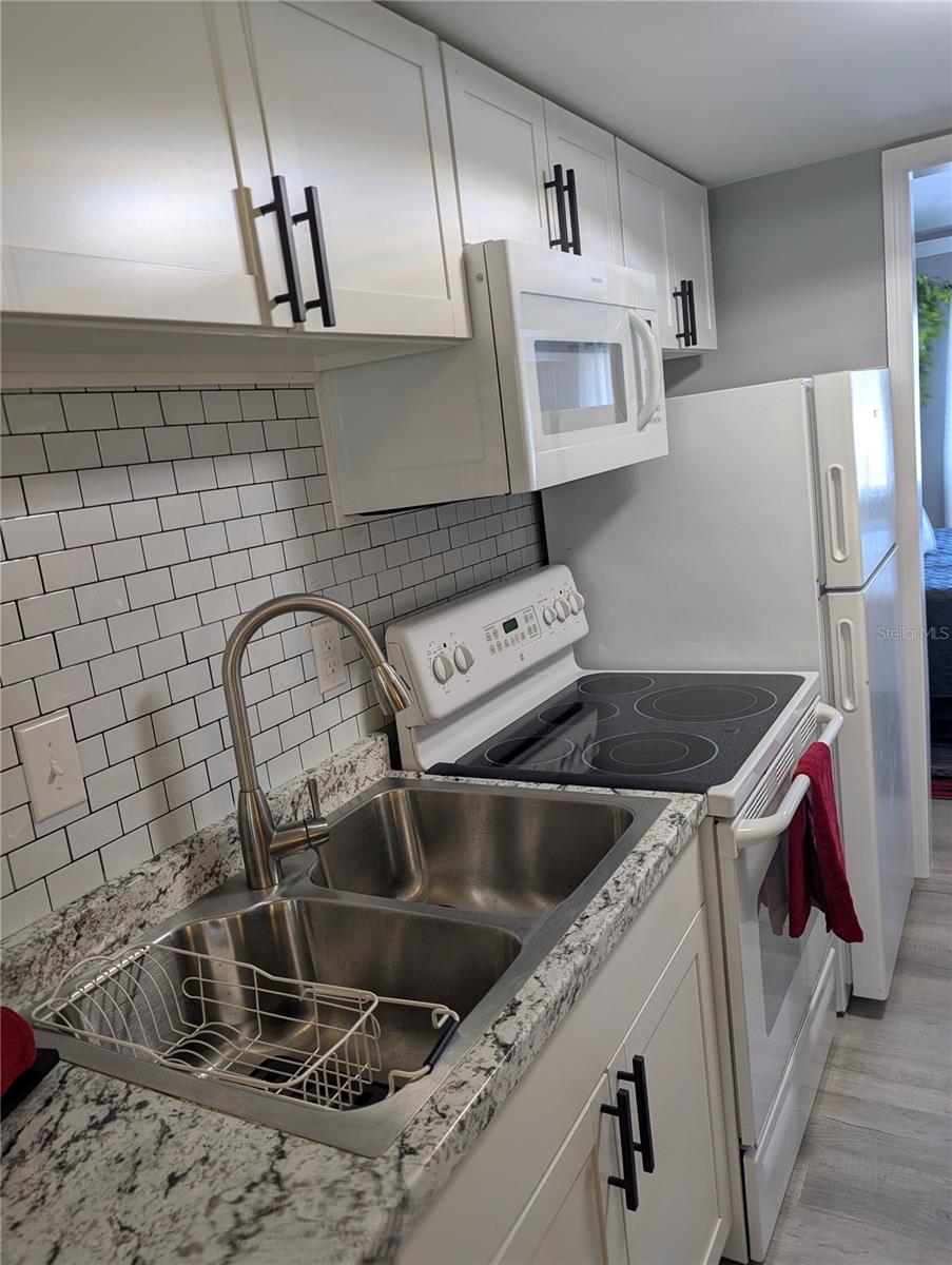 Listing photo id 17 for 1955 Abrico Drive 4