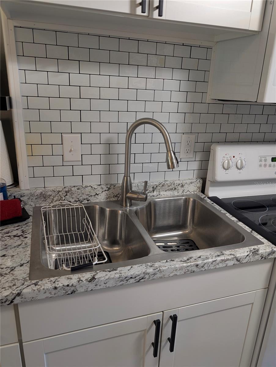 Listing photo id 20 for 1955 Abrico Drive 4