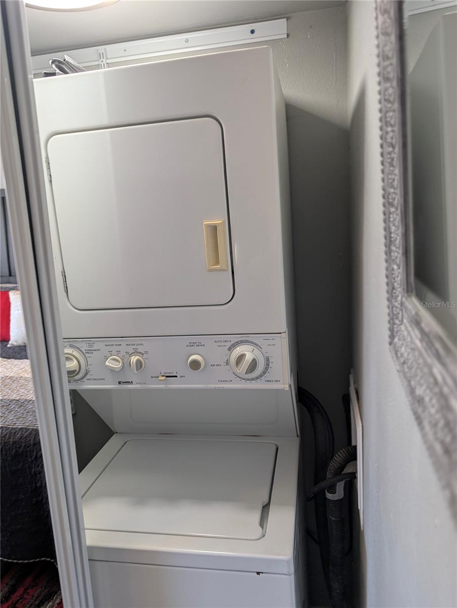 Listing photo id 7 for 1955 Abrico Drive 4