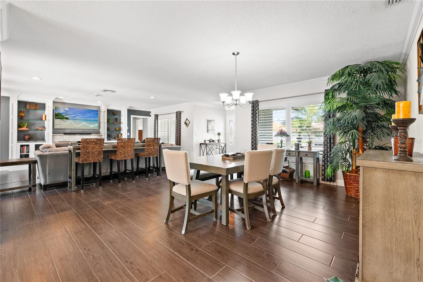 Listing photo id 8 for 6129 Leeland Street S