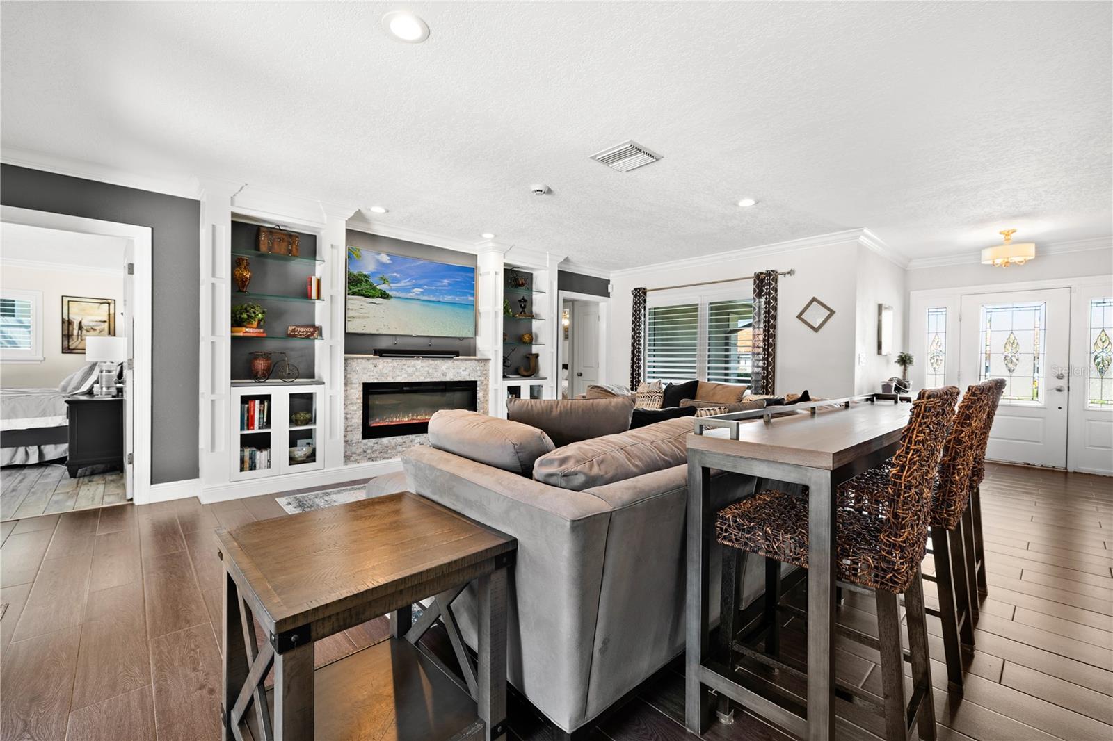 Listing photo id 11 for 6129 Leeland Street S