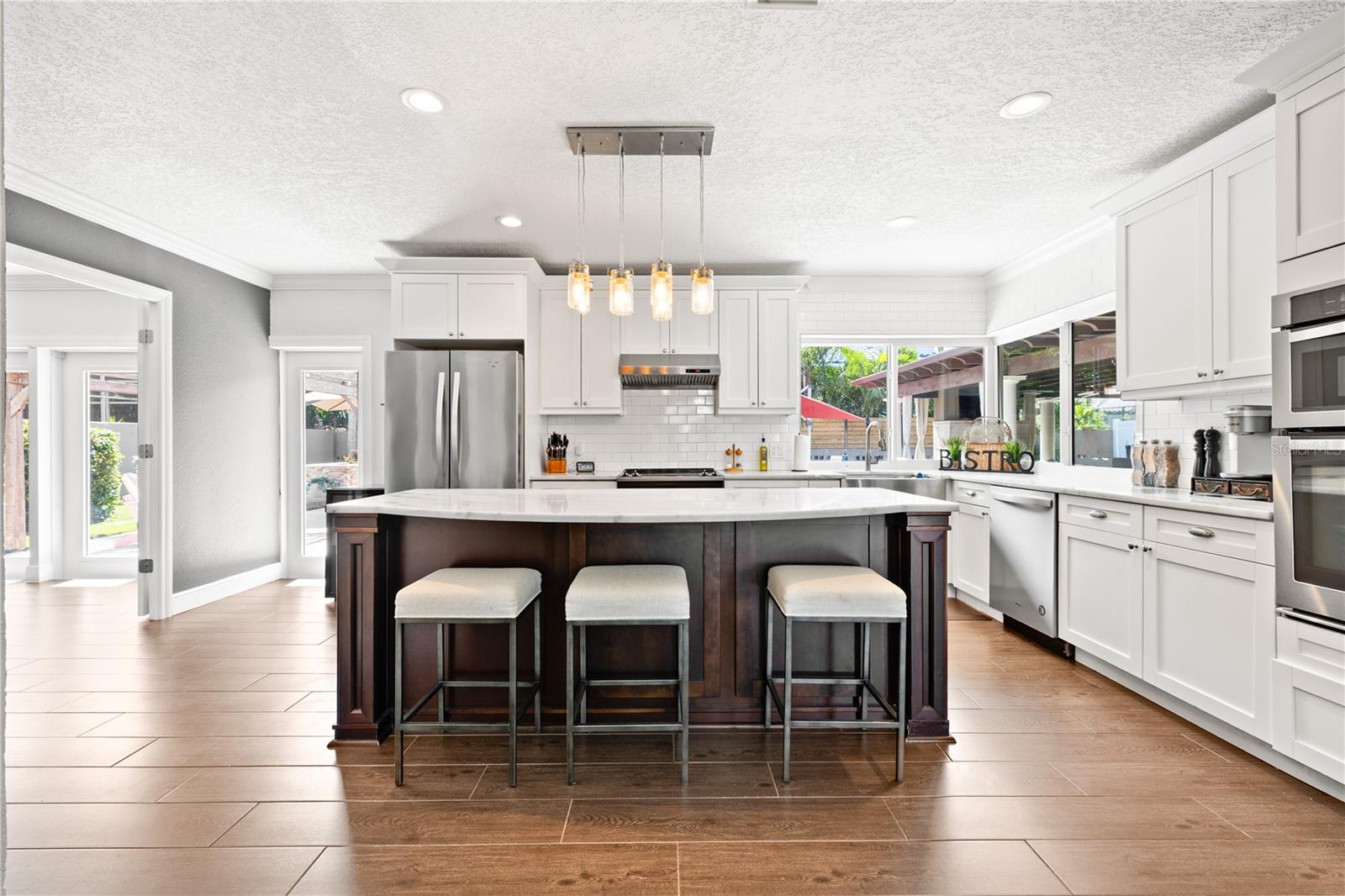 Listing photo id 13 for 6129 Leeland Street S