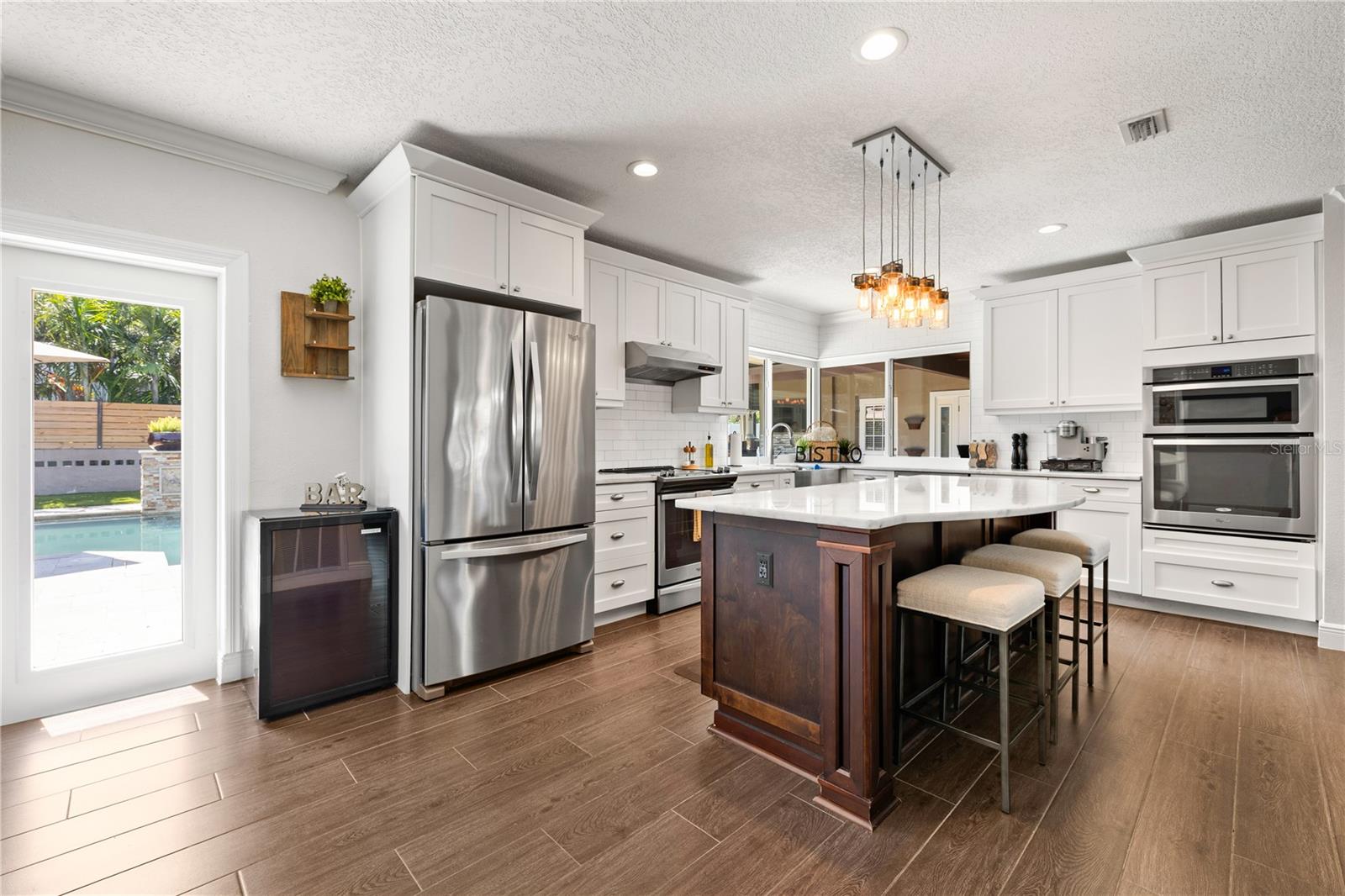 Listing photo id 14 for 6129 Leeland Street S