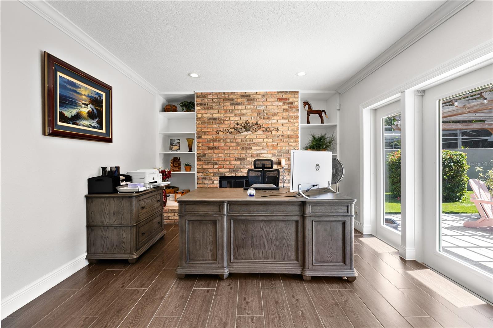 Listing photo id 17 for 6129 Leeland Street S