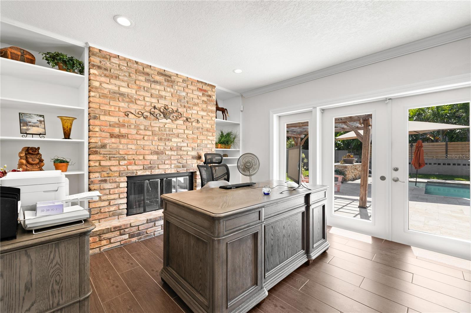 Listing photo id 18 for 6129 Leeland Street S