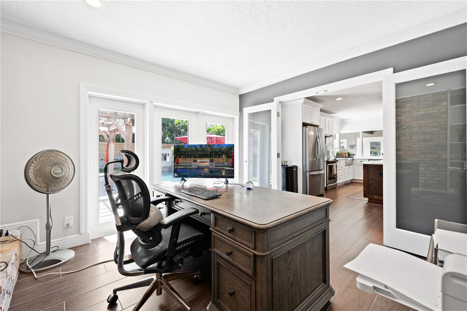 Listing photo id 19 for 6129 Leeland Street S