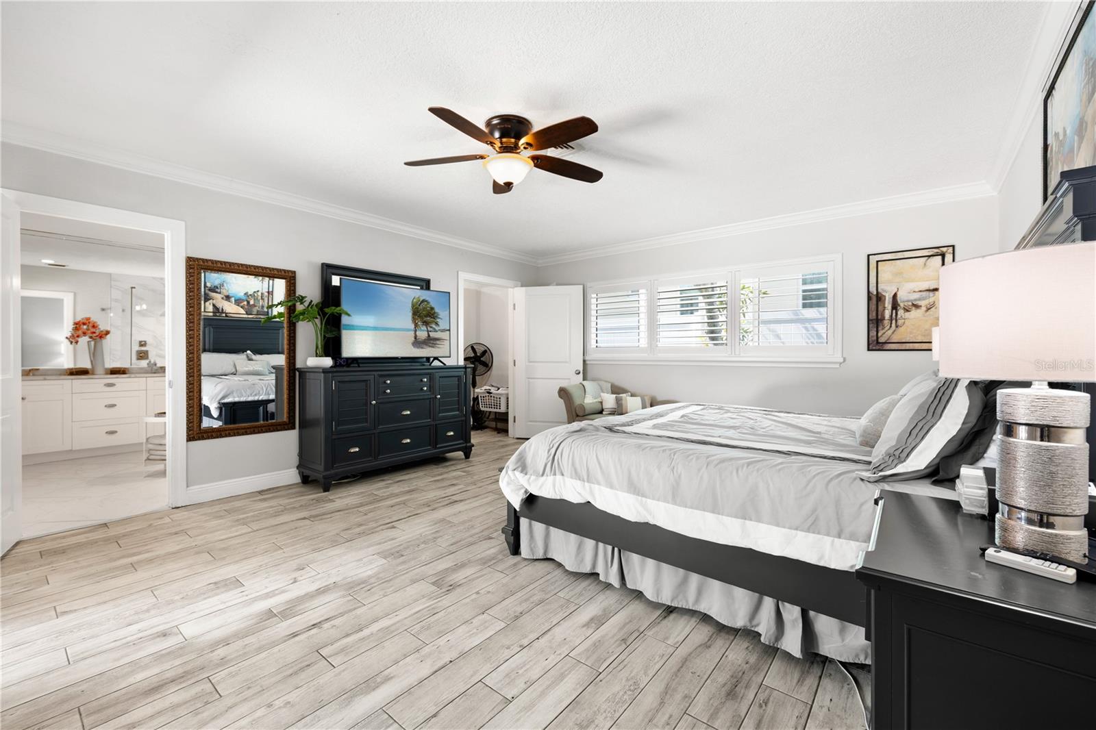 Listing photo id 21 for 6129 Leeland Street S