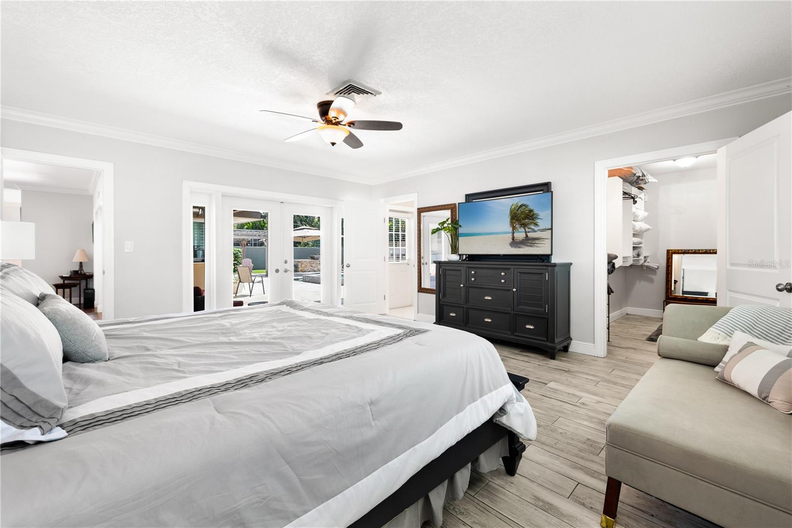 Listing photo id 22 for 6129 Leeland Street S