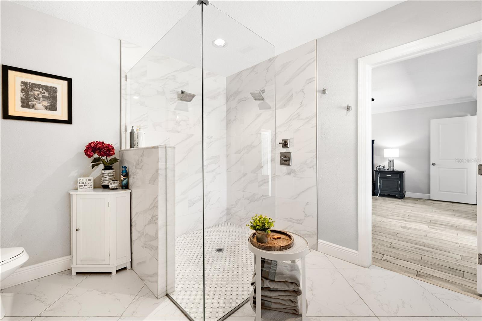 Listing photo id 25 for 6129 Leeland Street S