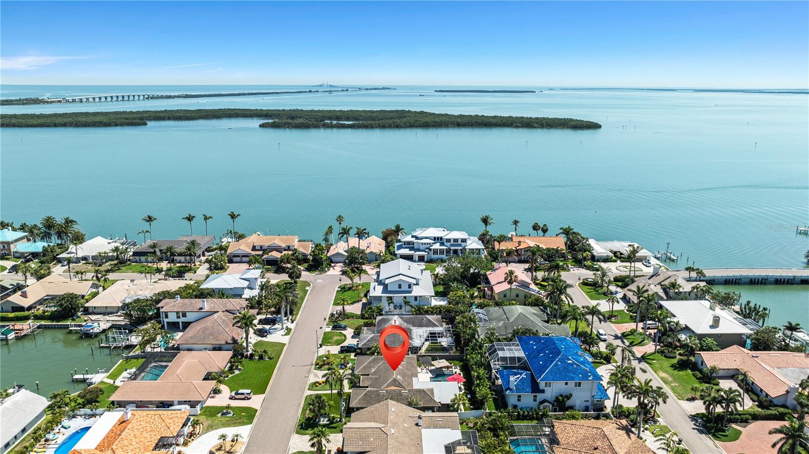 Listing photo id 1 for 6129 Leeland Street S