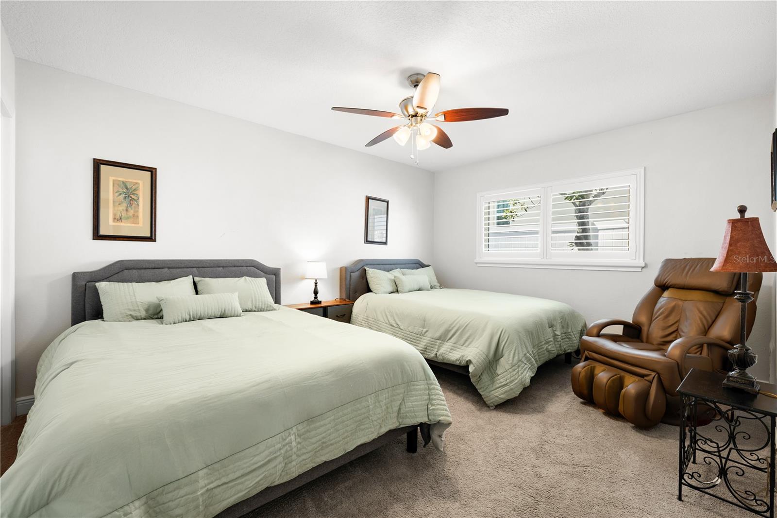 Listing photo id 29 for 6129 Leeland Street S