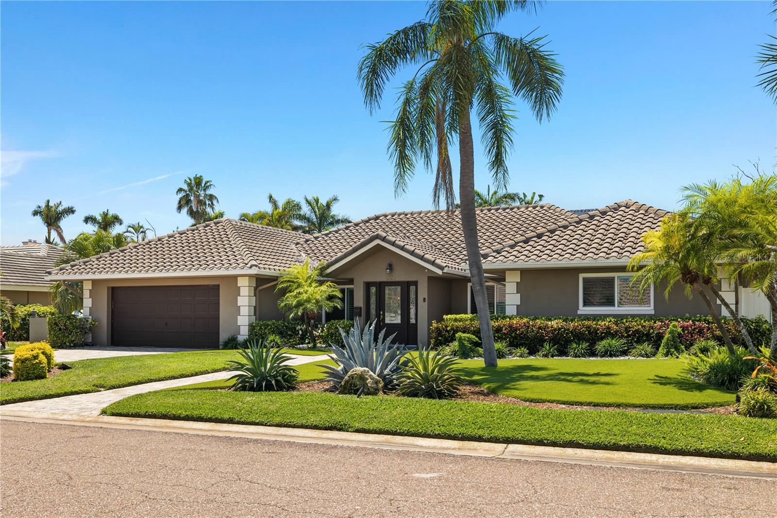 Listing photo id 37 for 6129 Leeland Street S